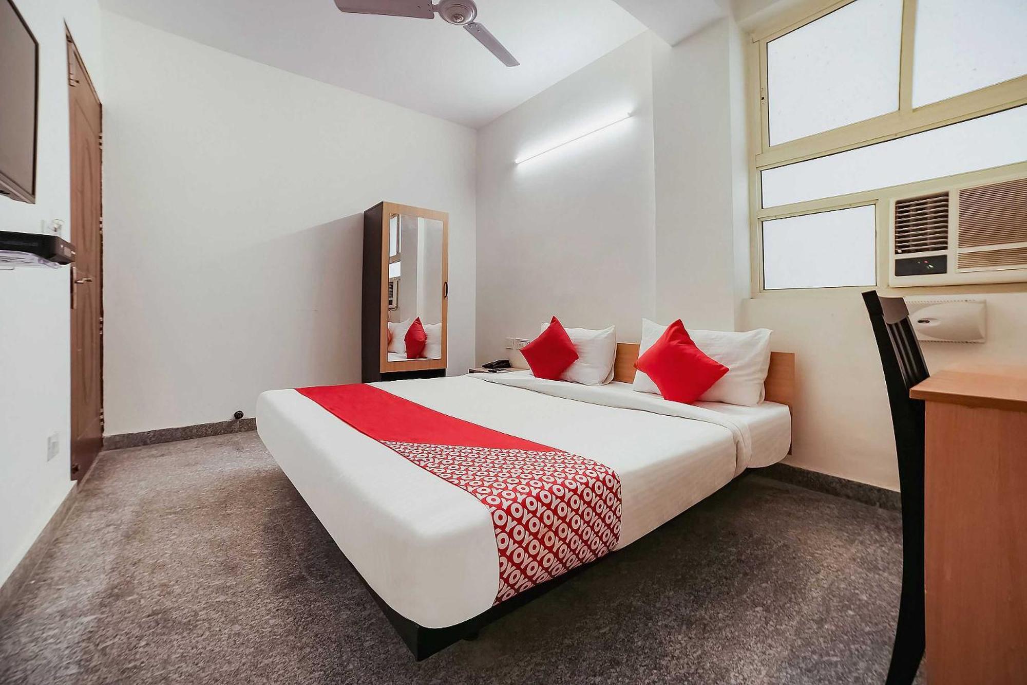 Live On Del5542 Hotel New Delhi Bagian luar foto