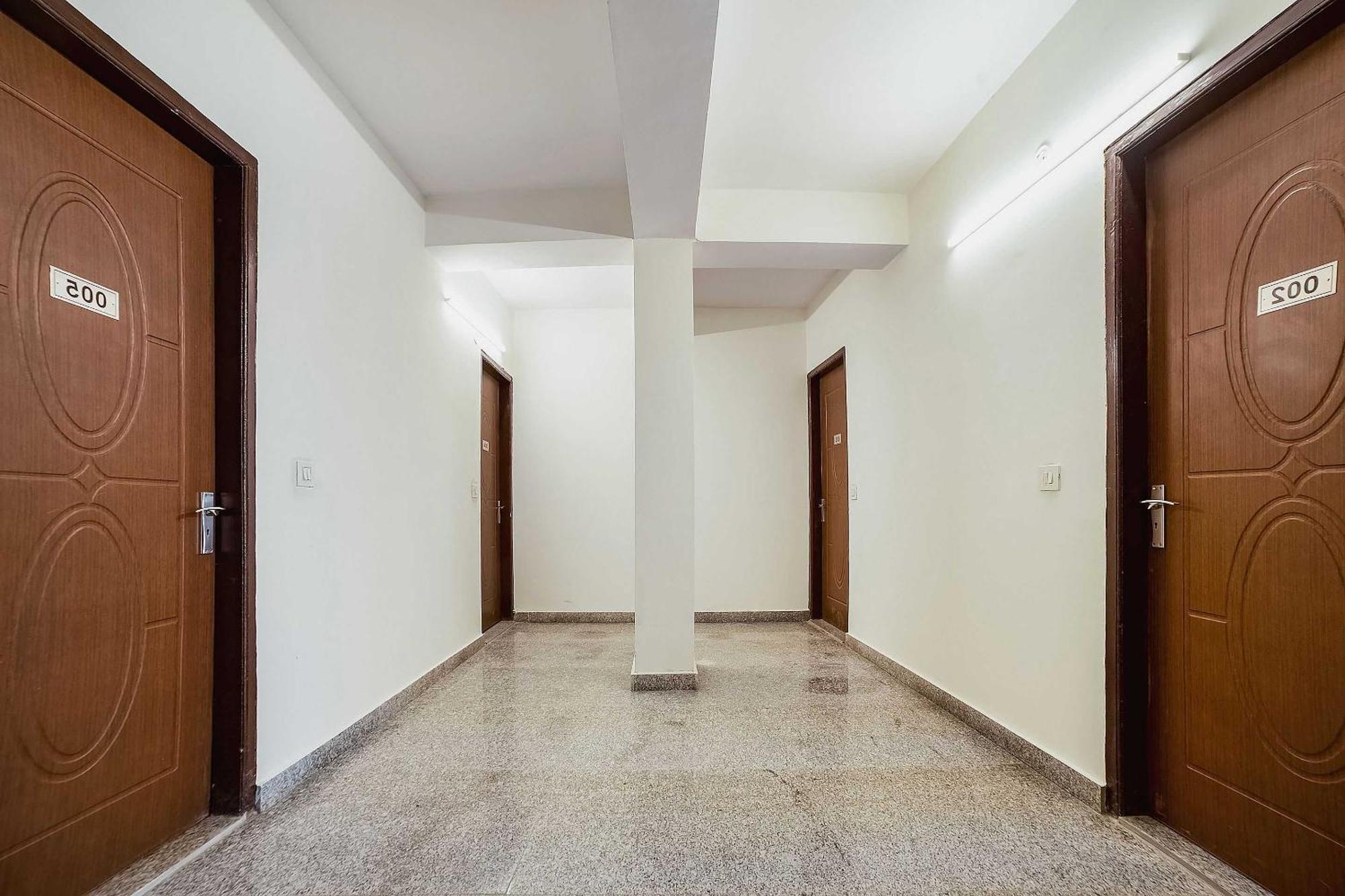 Live On Del5542 Hotel New Delhi Bagian luar foto