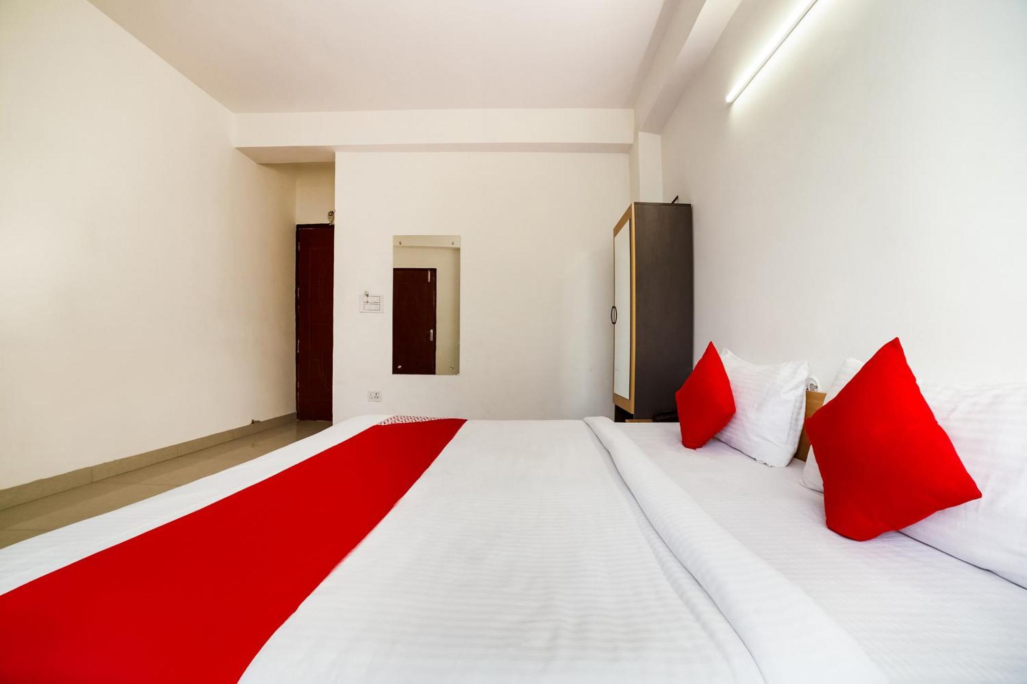Live On Del5542 Hotel New Delhi Bagian luar foto