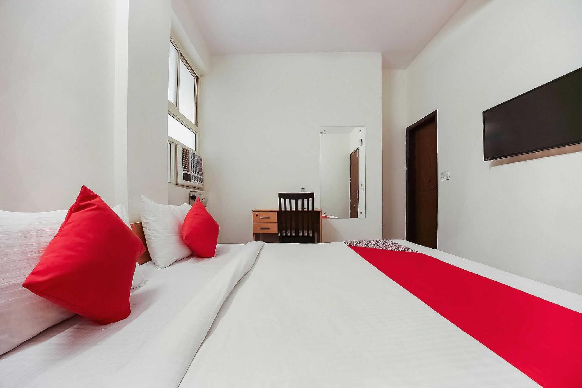 Live On Del5542 Hotel New Delhi Bagian luar foto