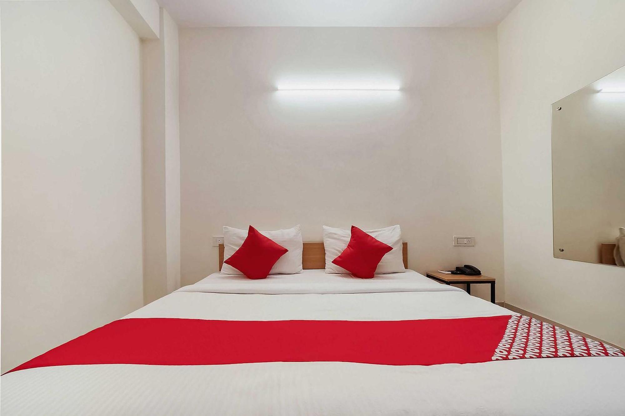 Live On Del5542 Hotel New Delhi Bagian luar foto