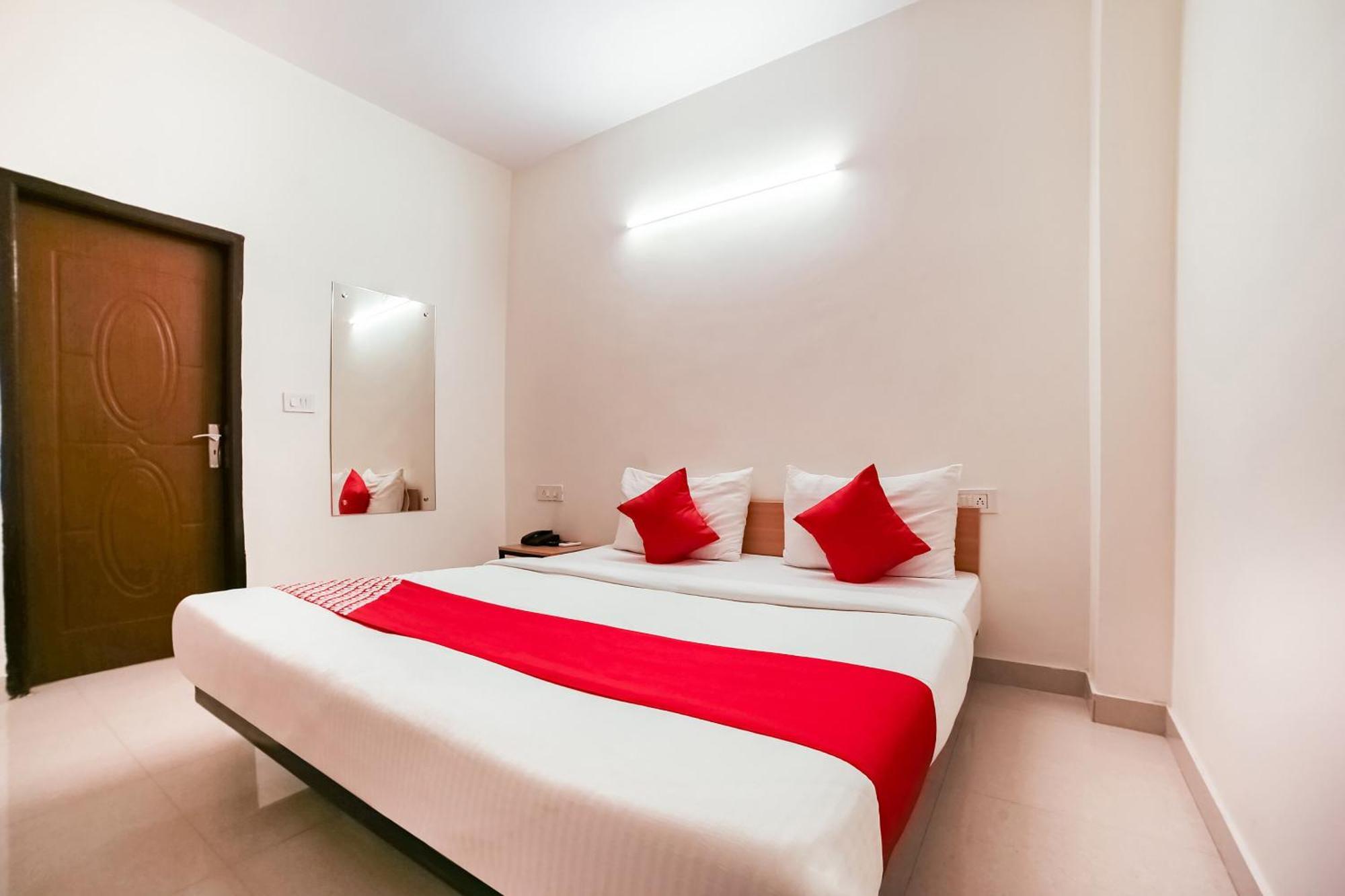 Live On Del5542 Hotel New Delhi Bagian luar foto