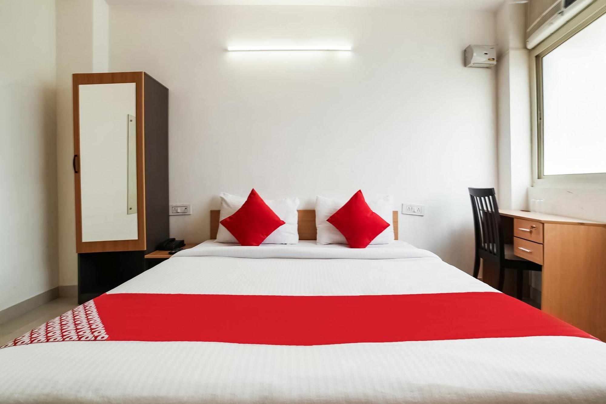 Live On Del5542 Hotel New Delhi Bagian luar foto