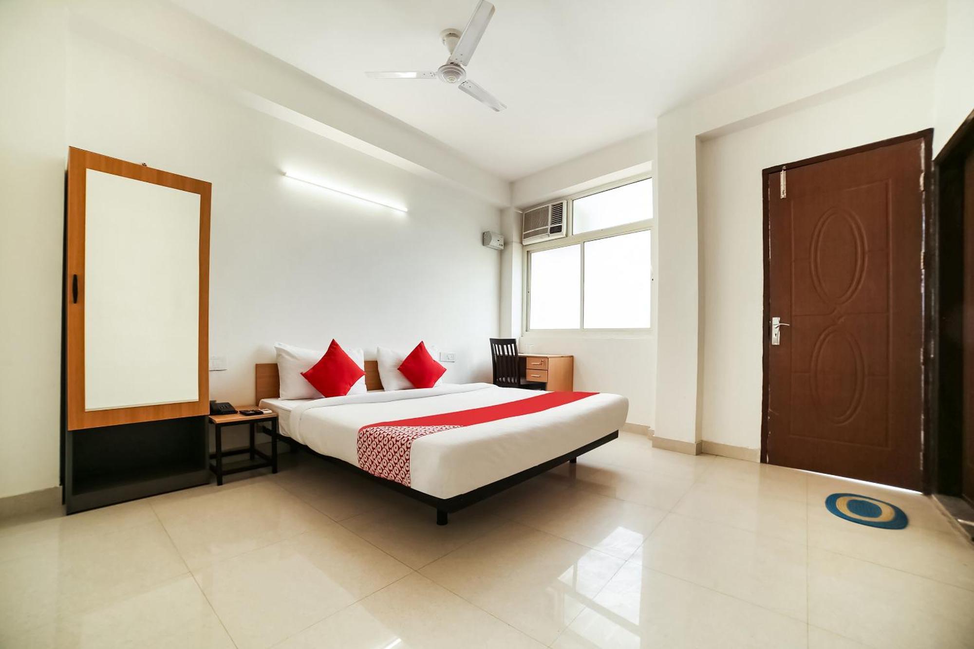 Live On Del5542 Hotel New Delhi Bagian luar foto