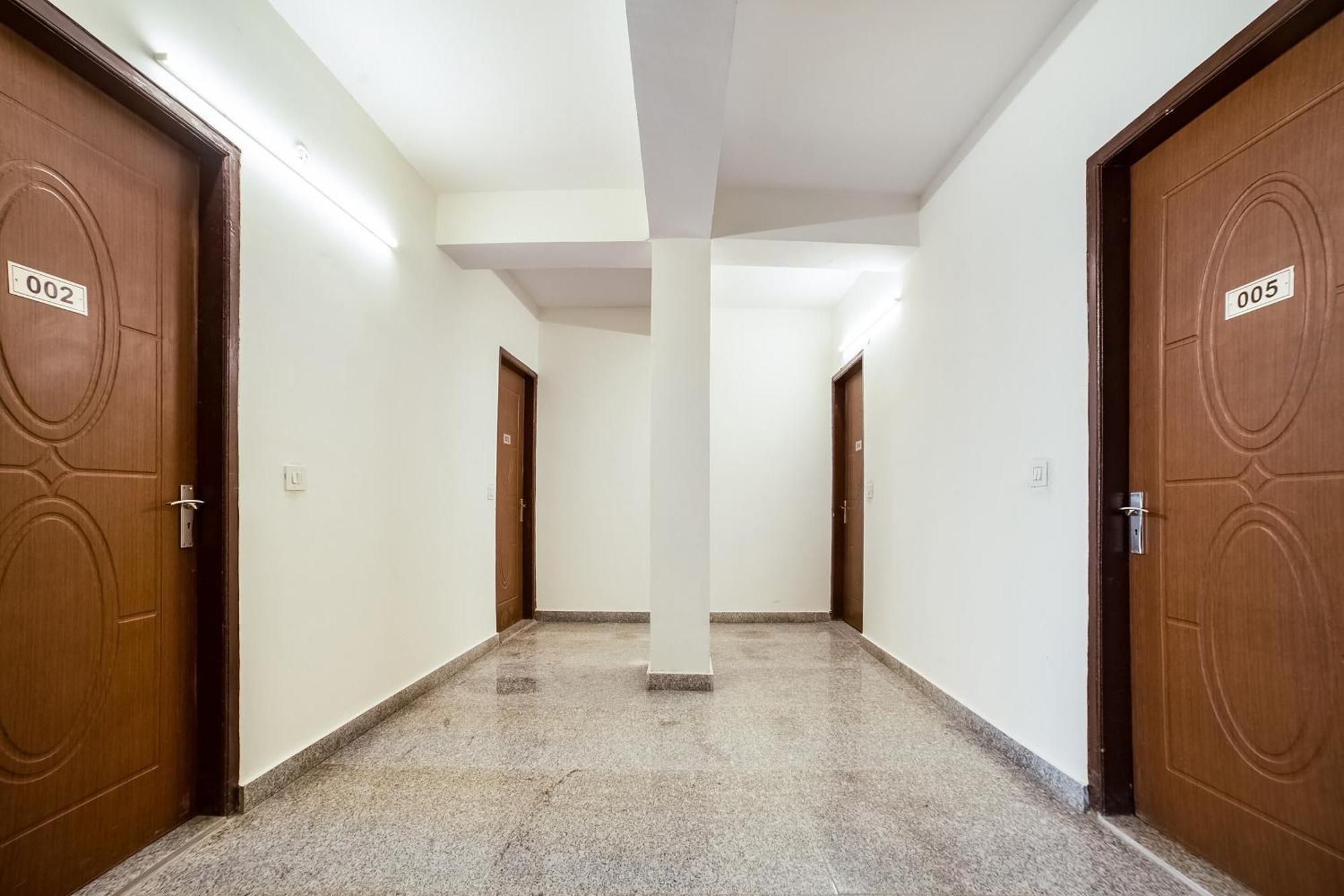 Live On Del5542 Hotel New Delhi Bagian luar foto